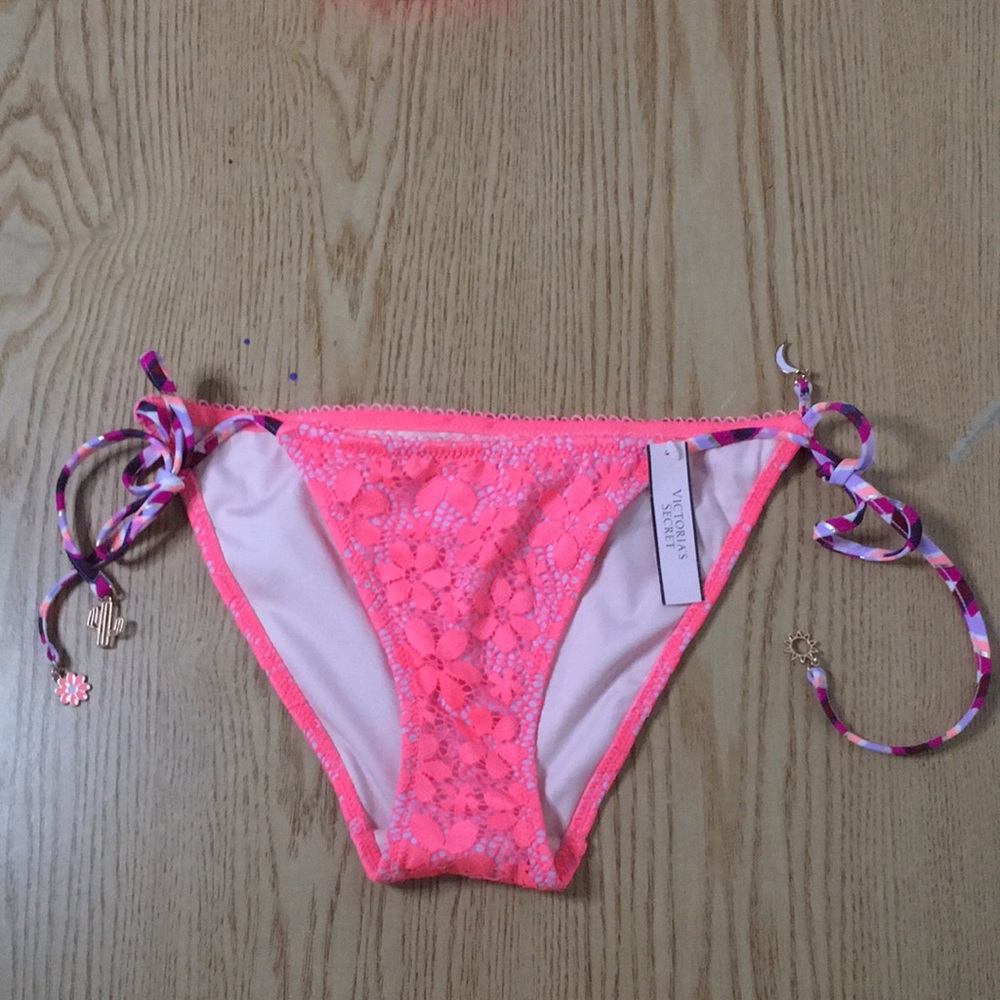 B3 New Victoria’s Secret Swimsuit String Bikini Bottoms Crochet Neon Pink XS